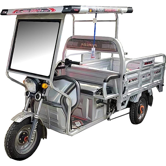 Sistem acoperis triciclu cu panouri fotovoltaice pentru reincarcare baterii Sistem acoperis triciclu cu panouri fotovoltaice pentru reincarcare baterii